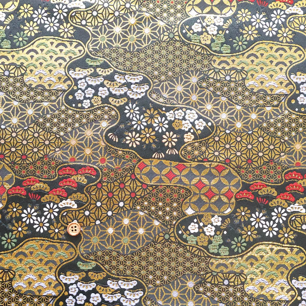 金襴　雲取吉祥文様